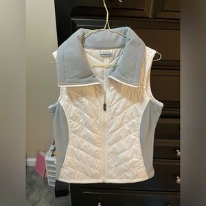 Columbia vest preowned size small